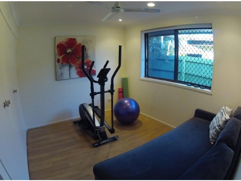 10 Keppel Crt, Mermaid Waters QLD 4218