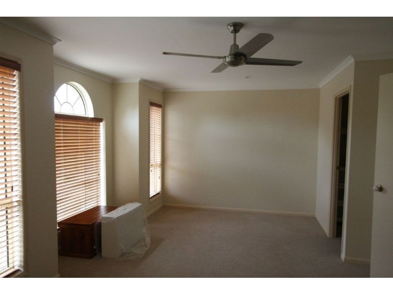 17 Pine Valley Dr, Robina QLD 4226