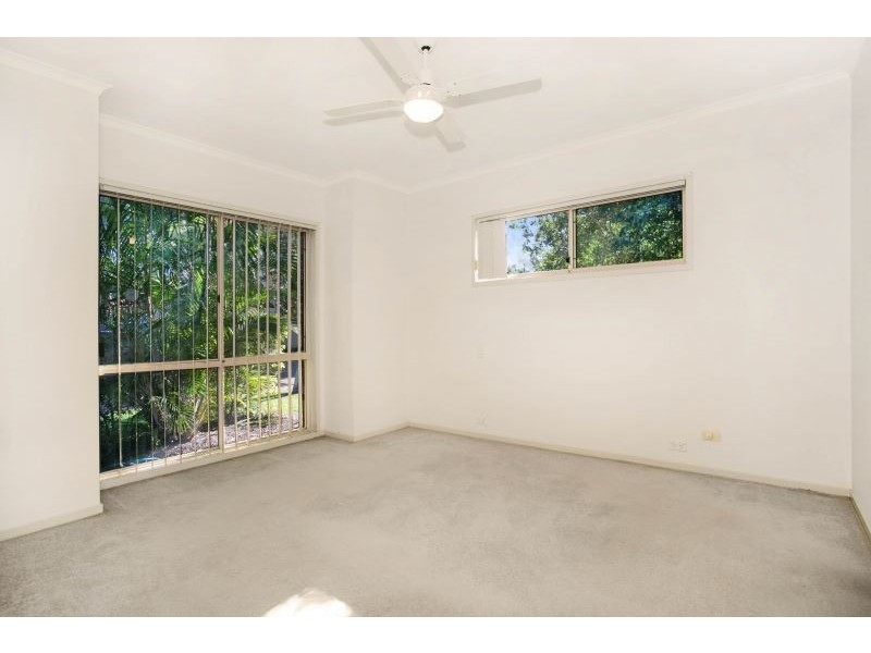 1 Parkmore Cl, Robina QLD 4226