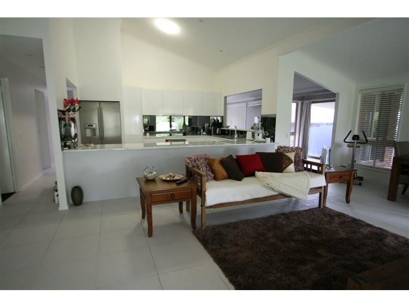16 Broadview Place, Robina QLD 4226