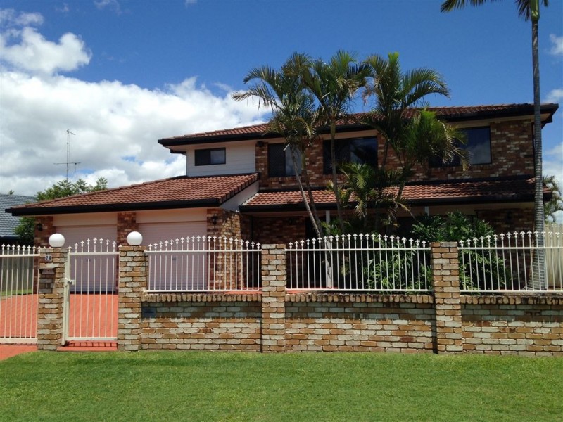 2a Village Low Road, Benowa Waters QLD 4217