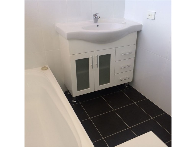 2a Village Low Road, Benowa Waters QLD 4217