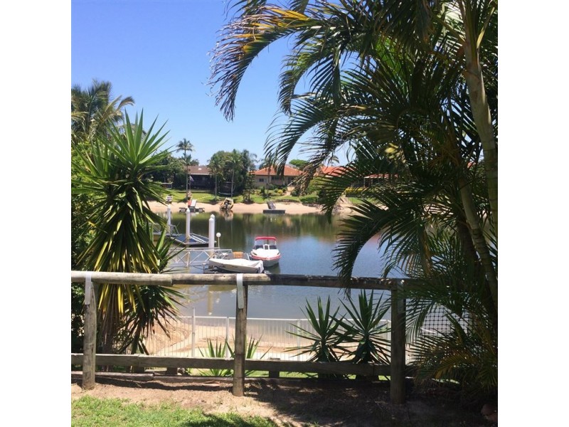 2a Village Low Road, Benowa Waters QLD 4217