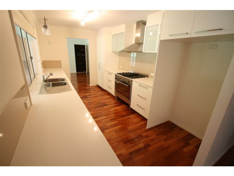 7 Grenaside Crt, Robina QLD 4226