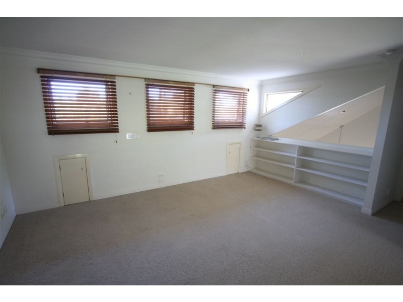 3 Kensington St, Robina QLD 4226