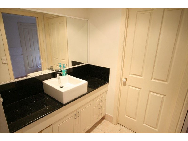 3 Kensington St, Robina QLD 4226