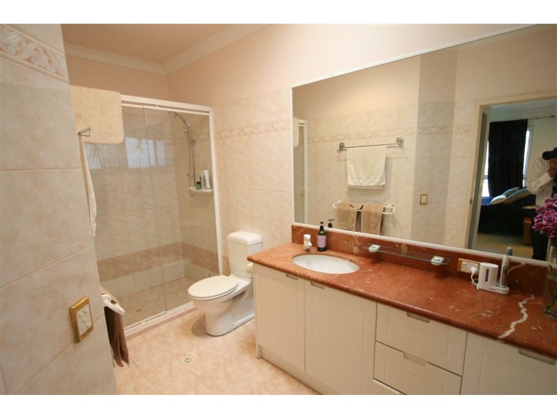 127 Glen Eagles Drive, Robina QLD 4226