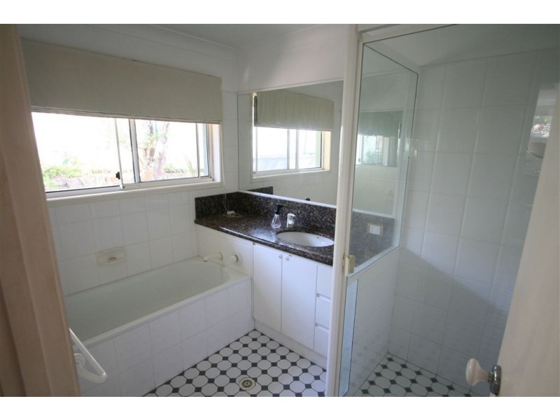 127 Glen Eagles Drive, Robina QLD 4226