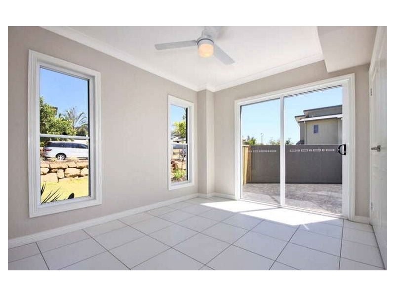 1/11 Andromeda Pde, Robina QLD 4226