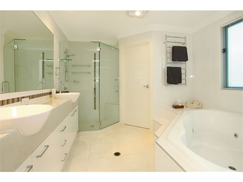 13 Auriga Crt, Robina QLD 4226