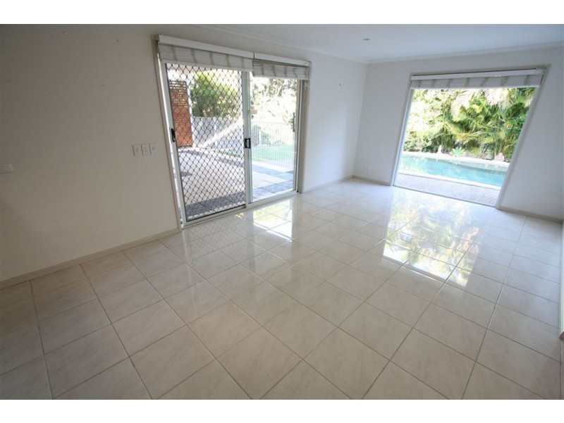 6 Cambridge Ct, Carrara QLD 4211