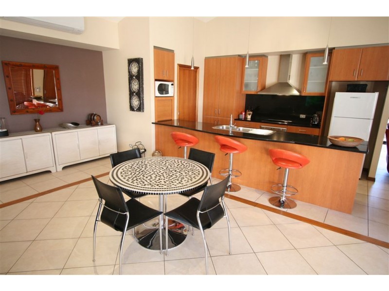 4 Palma Crescent, Varsity Lakes QLD 4227