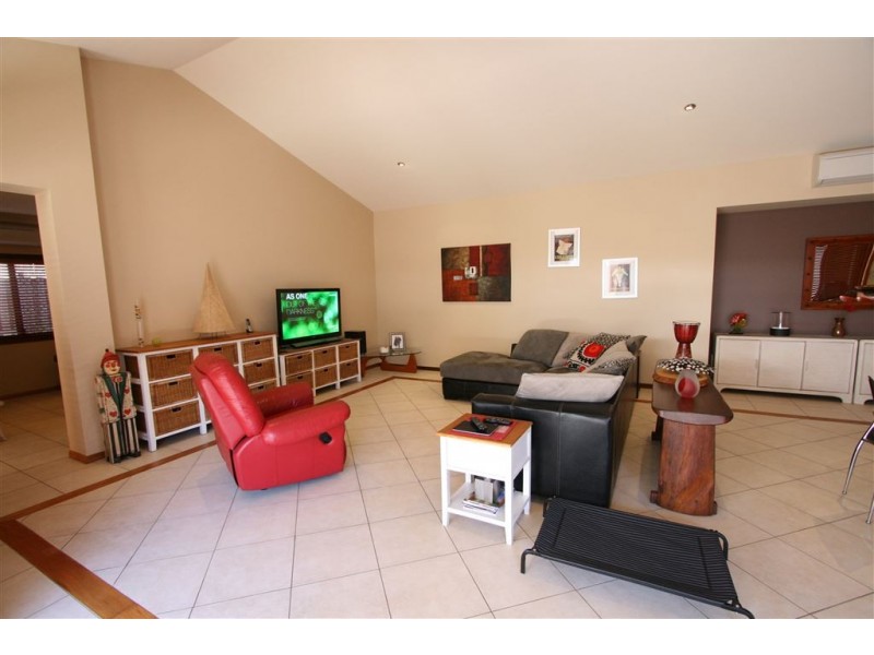 4 Palma Crescent, Varsity Lakes QLD 4227