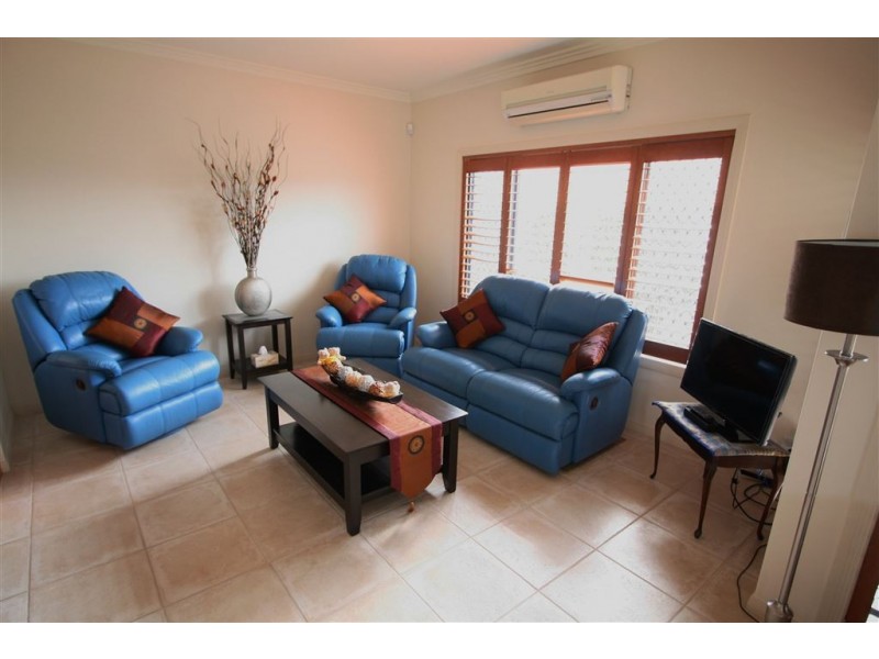 15 Andorra Pl, Varsity Lakes QLD 4227