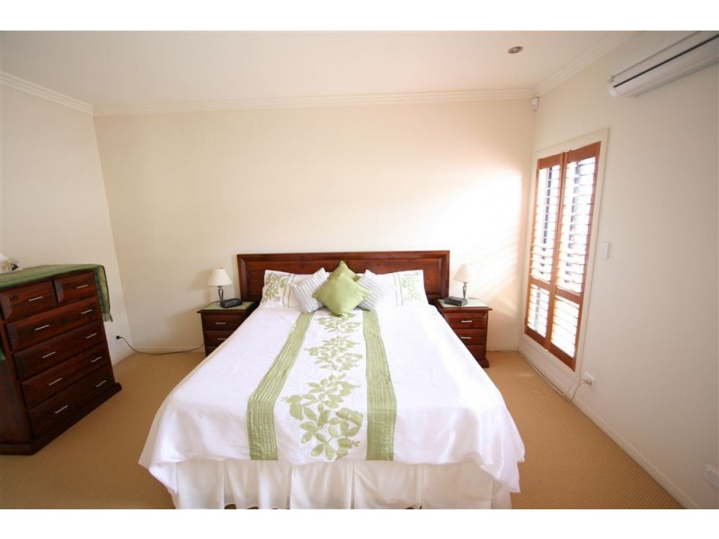 15 Andorra Pl, Varsity Lakes QLD 4227