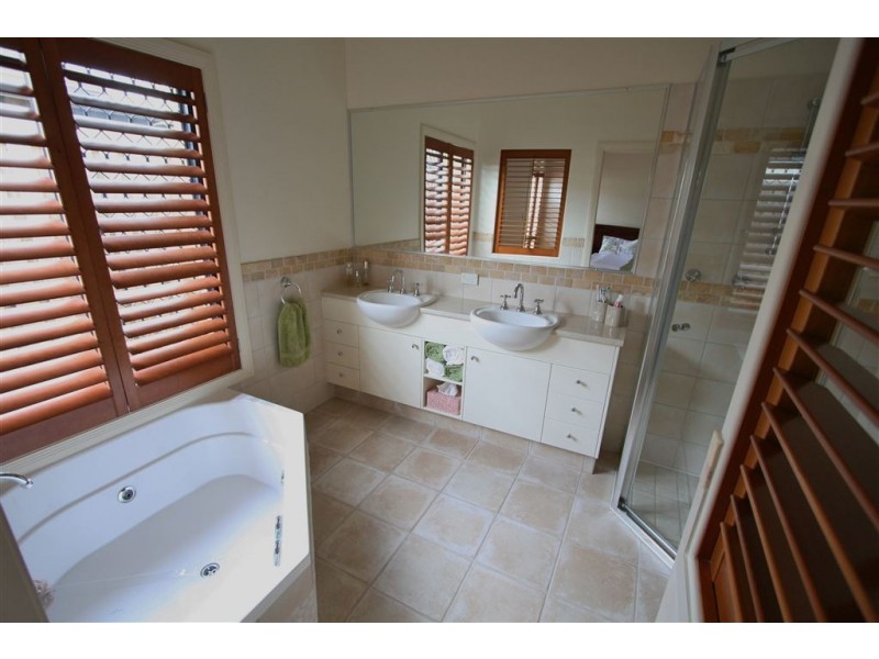 15 Andorra Pl, Varsity Lakes QLD 4227