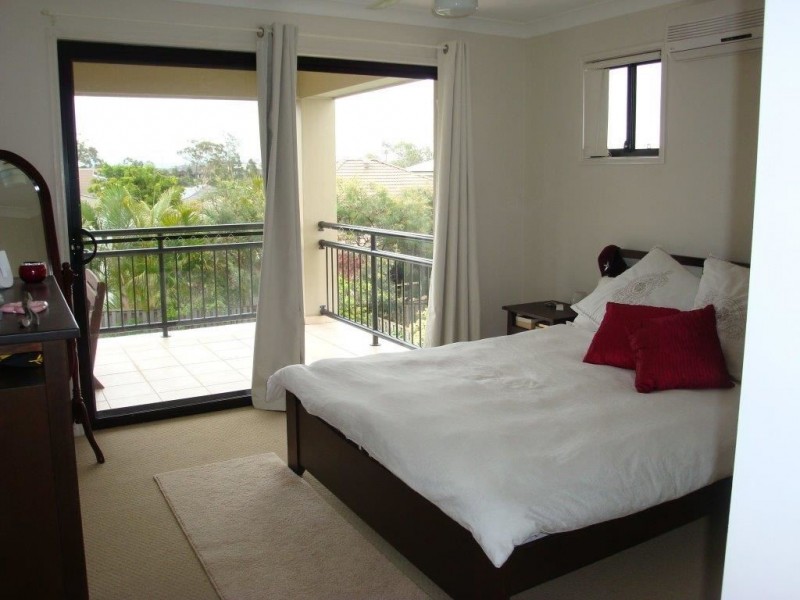 13 Menton Ave, Varsity Lakes QLD 4227