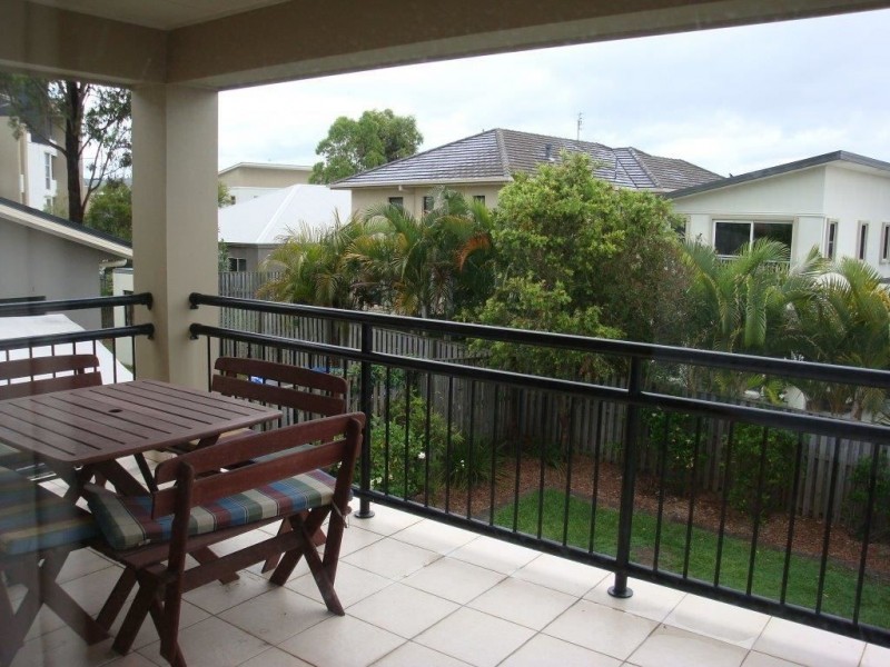 13 Menton Ave, Varsity Lakes QLD 4227