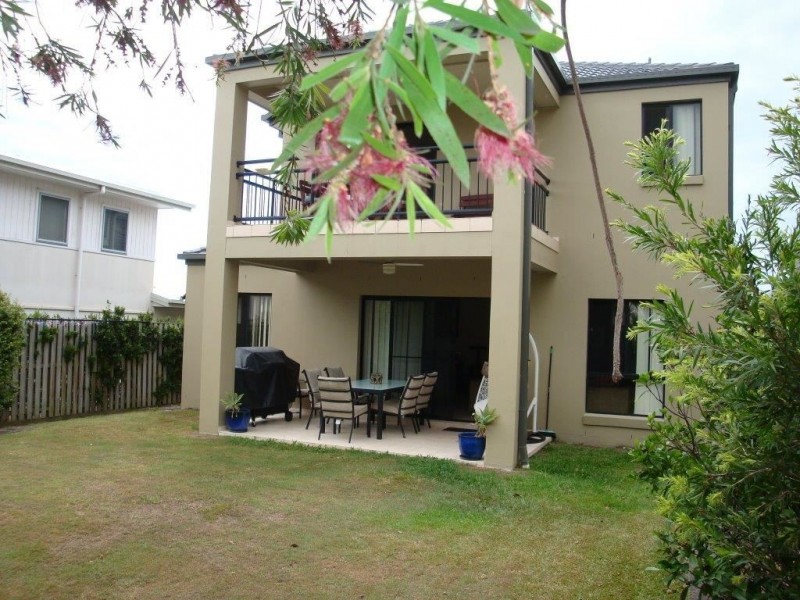 13 Menton Ave, Varsity Lakes QLD 4227