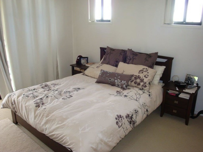 13 Menton Ave, Varsity Lakes QLD 4227