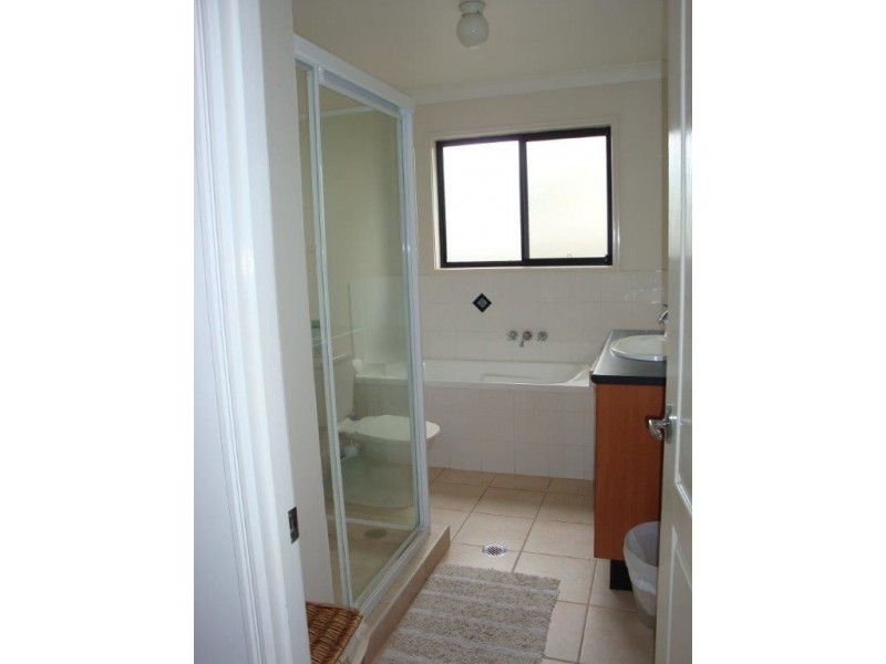 13 Menton Ave, Varsity Lakes QLD 4227