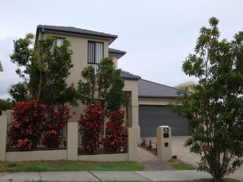 13 Menton Ave, Varsity Lakes QLD 4227