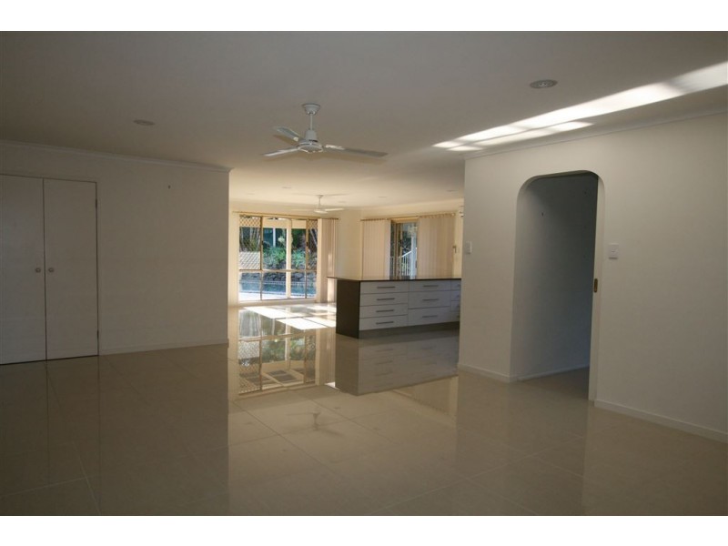 81 Glen Eagles Dr, Robina QLD 4226