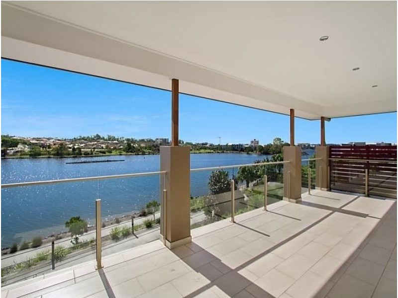 5 Elizabeth Crescent, Varsity Lakes QLD 4227