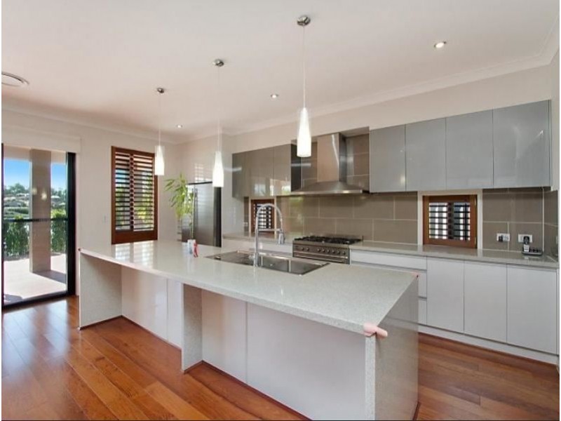 5 Elizabeth Crescent, Varsity Lakes QLD 4227
