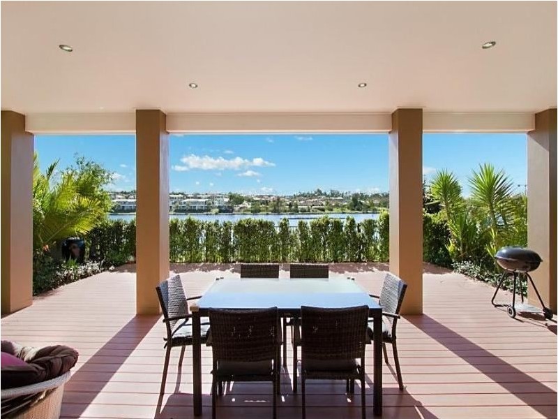 5 Elizabeth Crescent, Varsity Lakes QLD 4227