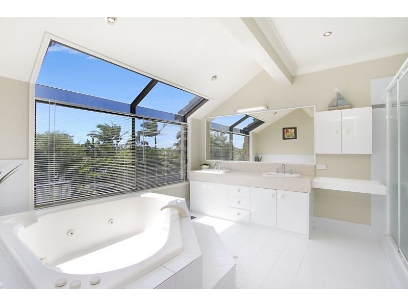 4 Anglesea Court, Robina QLD 4226