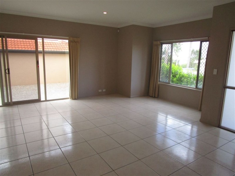 1/33 Bayswater Ave, Varsity Lakes QLD 4227