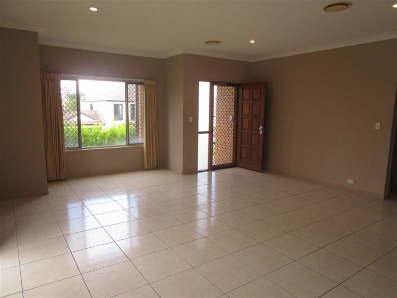 1/33 Bayswater Ave, Varsity Lakes QLD 4227