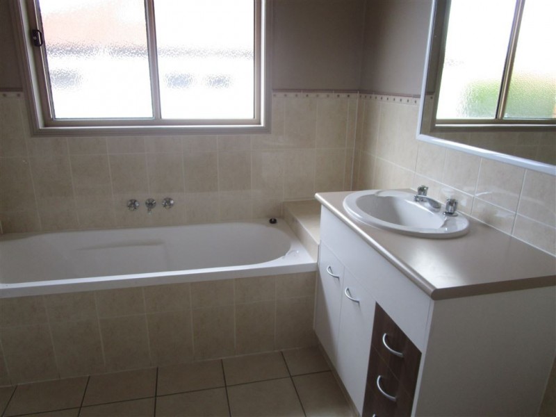 1/33 Bayswater Ave, Varsity Lakes QLD 4227