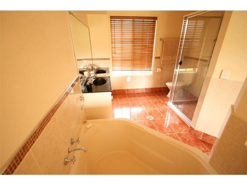 3 Miling Court, Robina QLD 4226