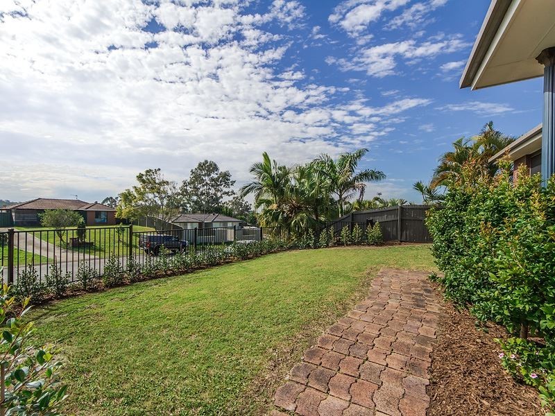 8 Lexington Drive, Worongary QLD 4213