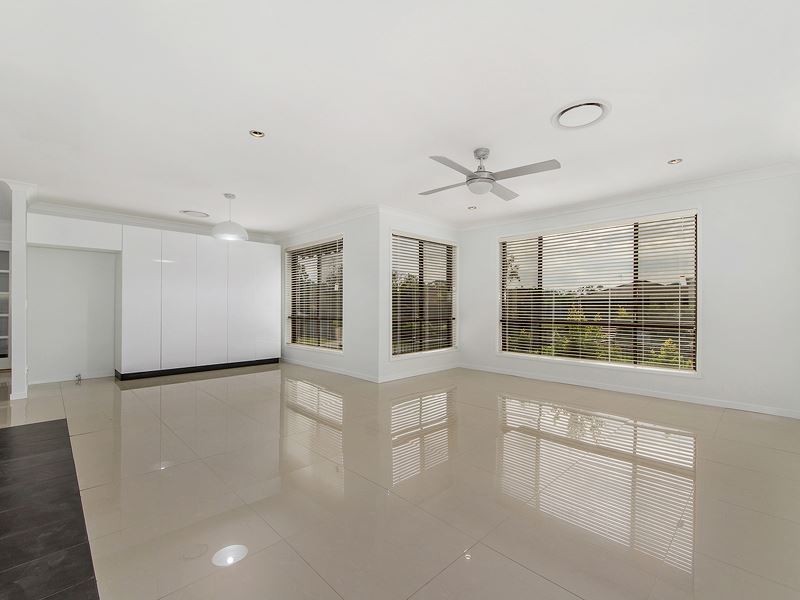 8 Lexington Drive, Worongary QLD 4213