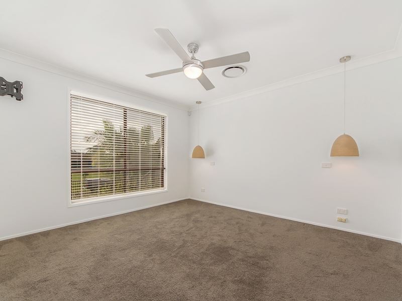 8 Lexington Drive, Worongary QLD 4213