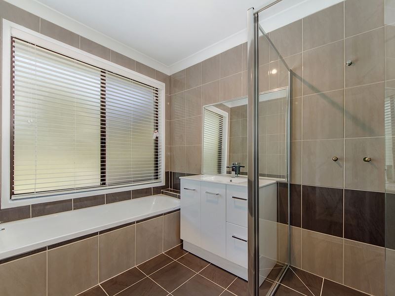 8 Lexington Drive, Worongary QLD 4213