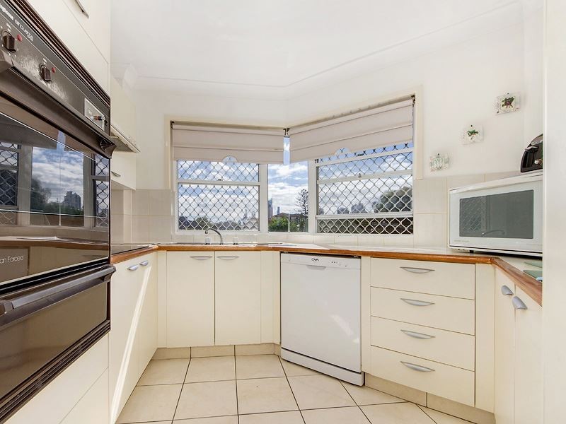 11/24 Jubilee Avenue, Broadbeach QLD 4218