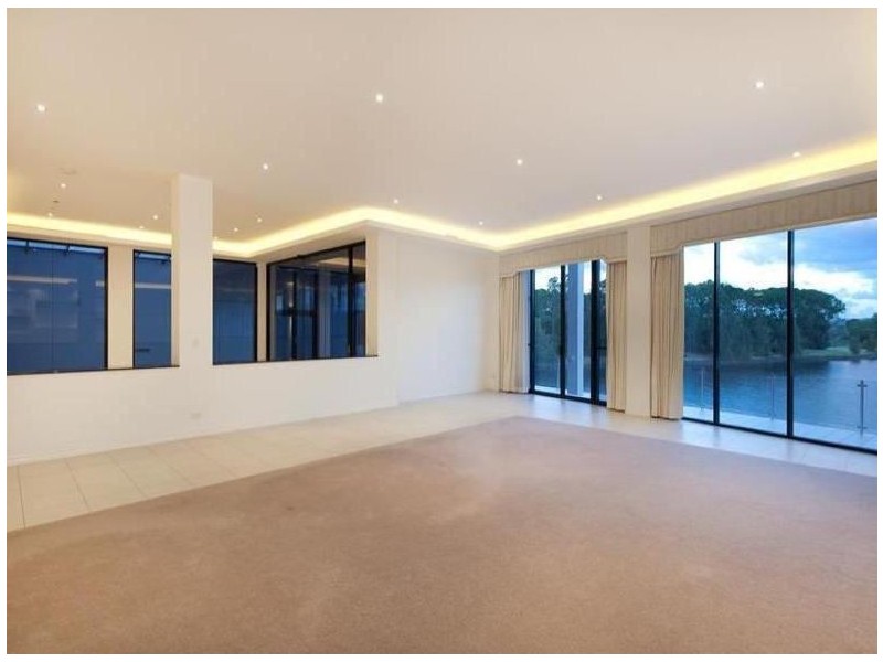 6 Ben Lexcen Place, Robina QLD 4226