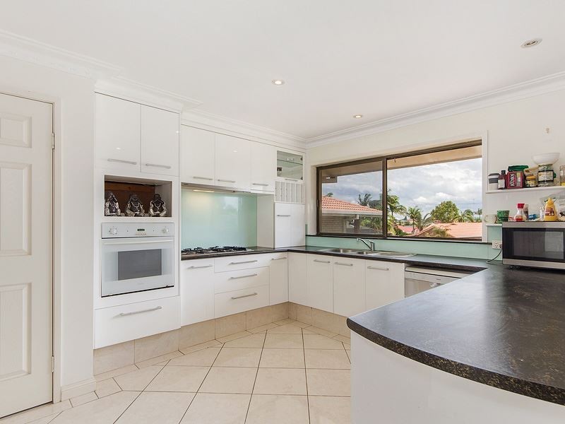 1 Glyn Street, Benowa QLD 4217