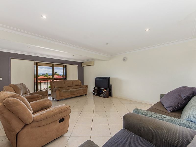 1 Glyn Street, Benowa QLD 4217