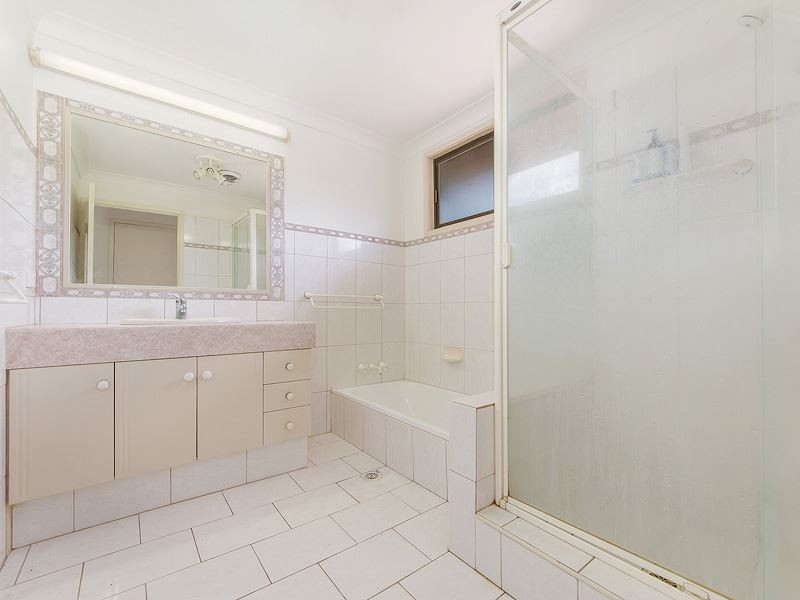 1 Glyn Street, Benowa QLD 4217