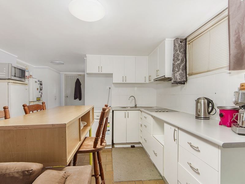 1 Glyn Street, Benowa QLD 4217