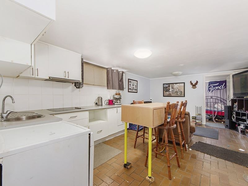 1 Glyn Street, Benowa QLD 4217