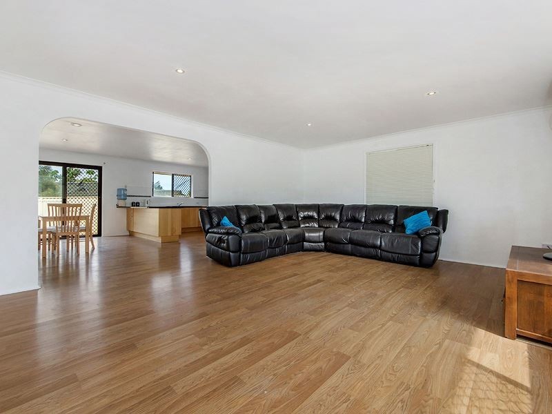 32 Meadow Brook Crescent, Merrimac QLD 4226