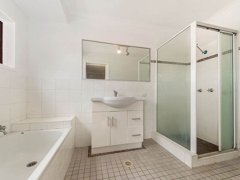 32 Meadow Brook Crescent, Merrimac QLD 4226