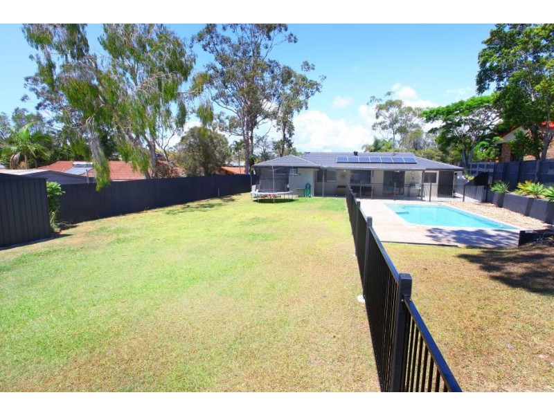 11 Queenscliff Cr, Robina QLD 4226