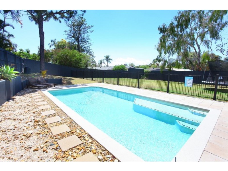 11 Queenscliff Cr, Robina QLD 4226